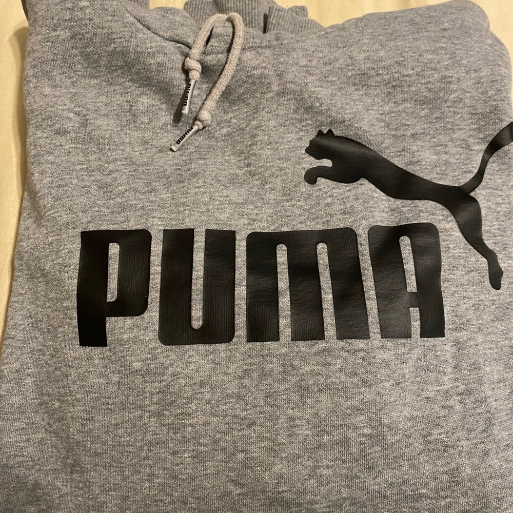 Men’s Puma sweatshirt size medium